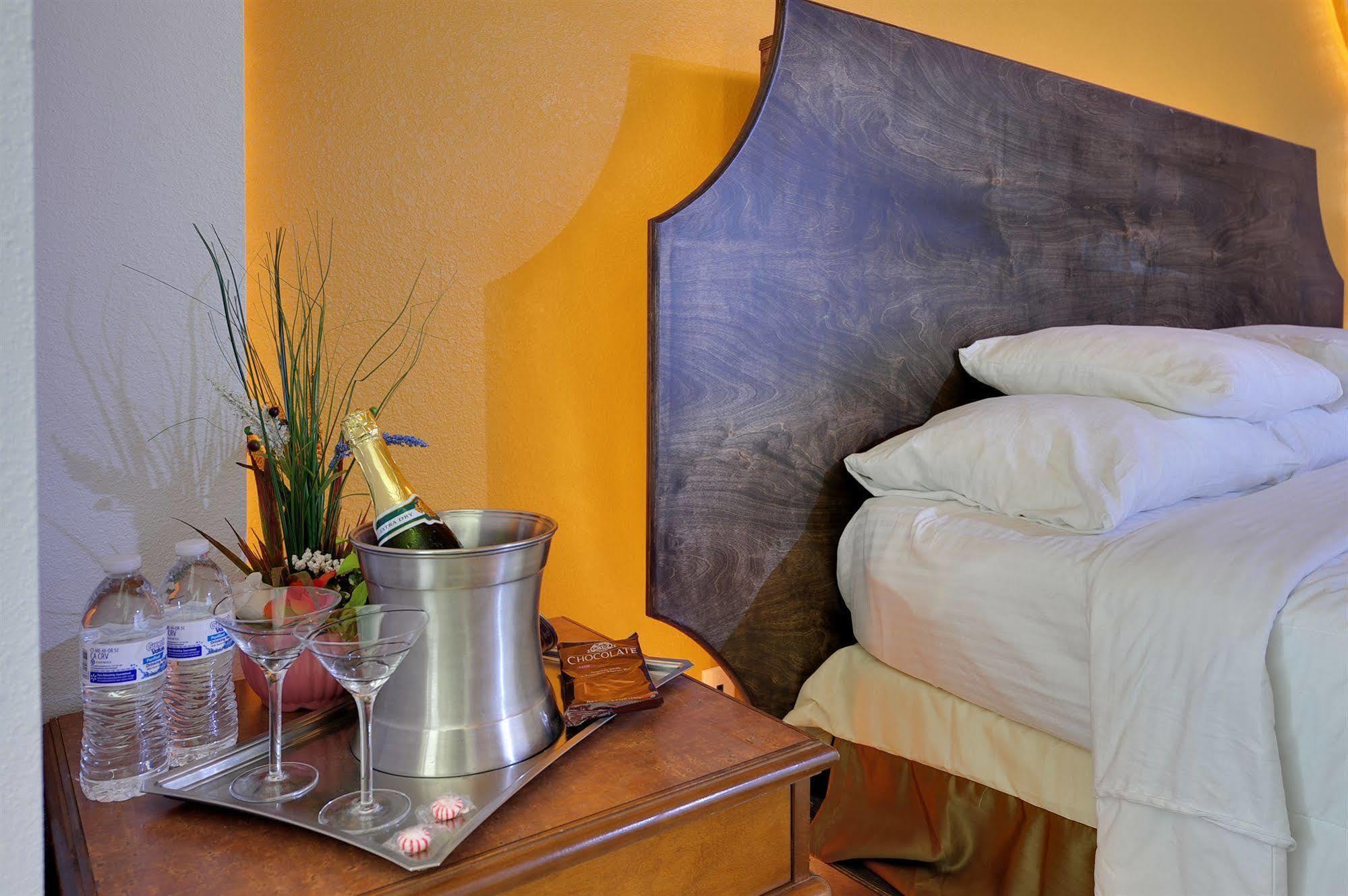 Romantic Inn & Suites Dallas Luaran gambar